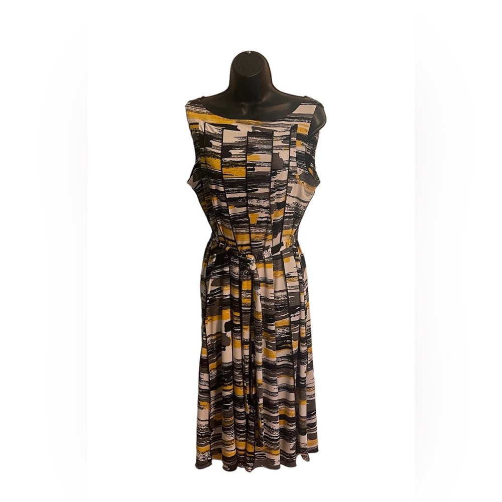 Sleeveless Abstract Stripe Midi Dress in Yellow and Black